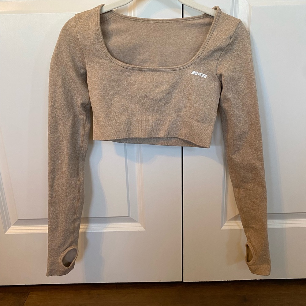 Bo+Tee Accomplish Crop